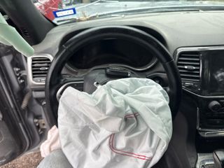 2020 Jeep Grand Cherokee Altitude 4X2 - Interior Steering Wheel With Keys Image